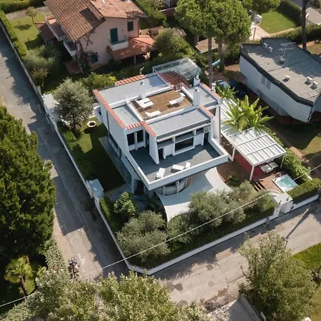 فيلة Open Space, In Versilia